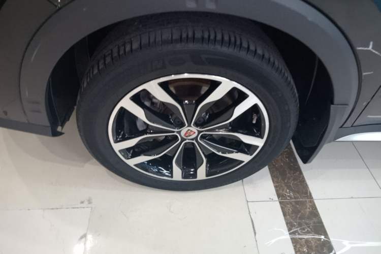 Used Roewe RX5 2018 30T Two-Wheel Drive Automatic Internet Smart Edition Left Front Wheel Hub