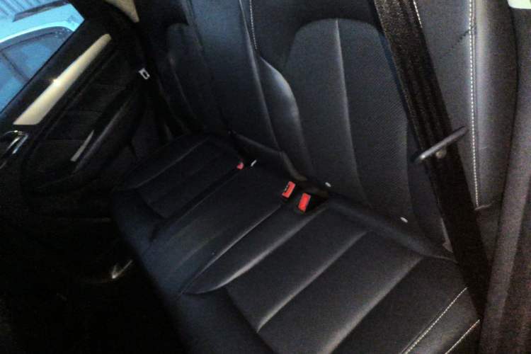 Used Roewe RX5 2018 20T Two-Wheel Drive Automatic Internet Smart Edition Left Rear Seat