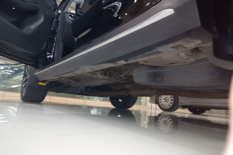 Used Roewe RX5 2018 30T Two-Wheel Drive Automatic Internet Smart Edition Left Side Sill