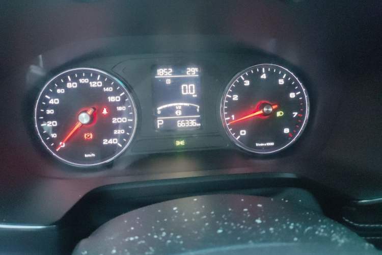Used Roewe RX5 2018 20T Two-Wheel Drive Automatic Internet Smart Edition Odometer Close Up