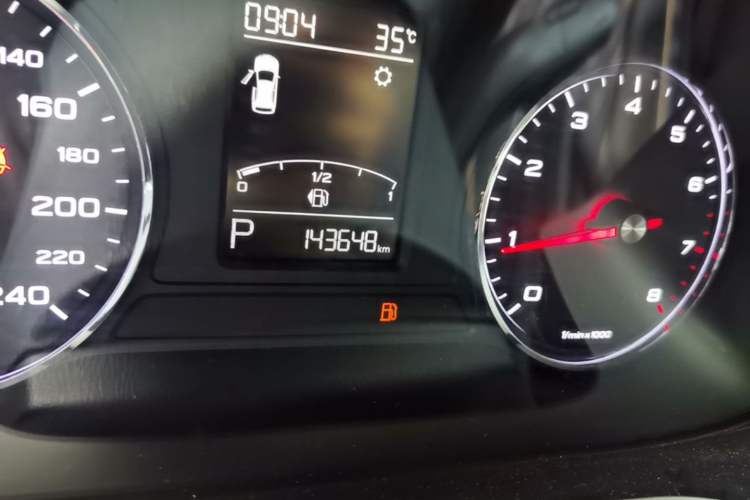 Used Roewe RX5 2018 20T Two-Wheel Drive Automatic Internet Smart Edition Odometer Close Up