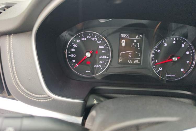Used Roewe RX5 2018 20T Two-Wheel Drive Automatic Internet Smart Edition Odometer Close Up
