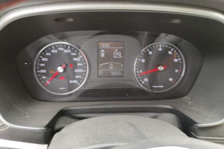 Used Roewe RX5 2018 20T Two-Wheel Drive Automatic Flagship Edition Odometer Close Up
