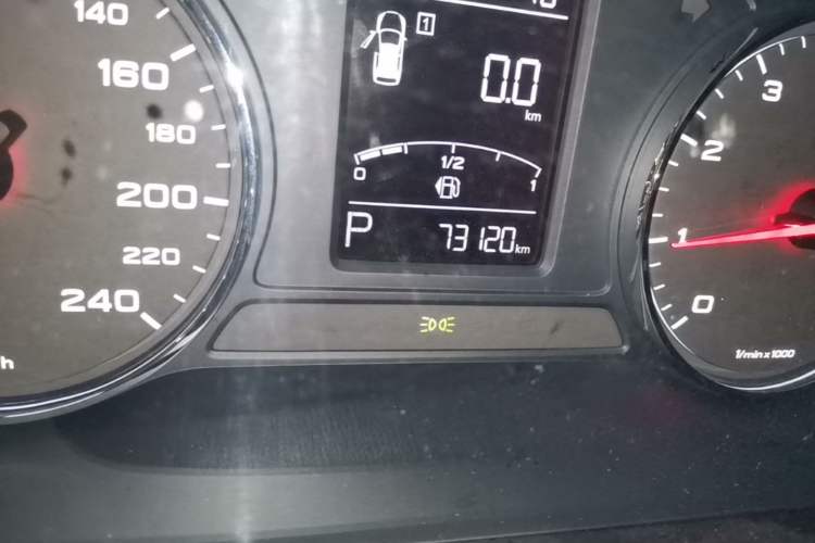 Used Roewe RX5 2018 20T Two-Wheel Drive Automatic Internet Smart Edition Odometer Close Up
