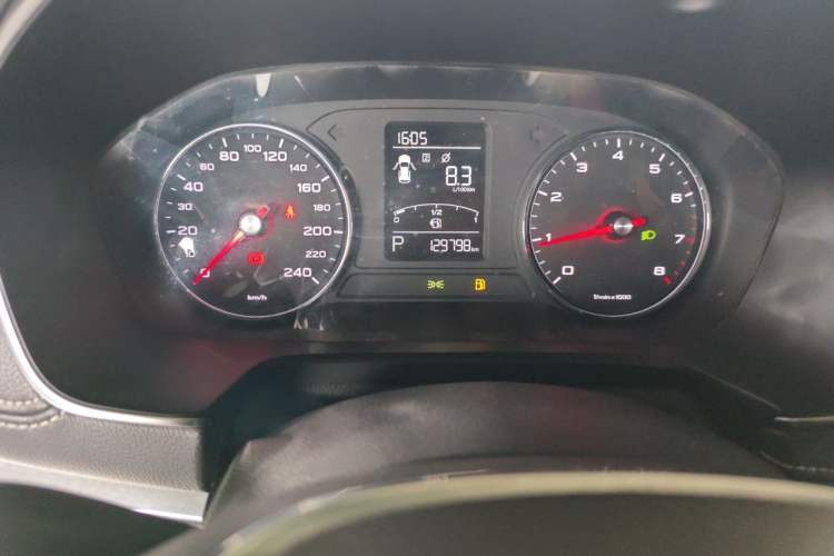 Used Roewe RX5 2018 20T Two-Wheel Drive Automatic Flagship Edition Odometer Close Up