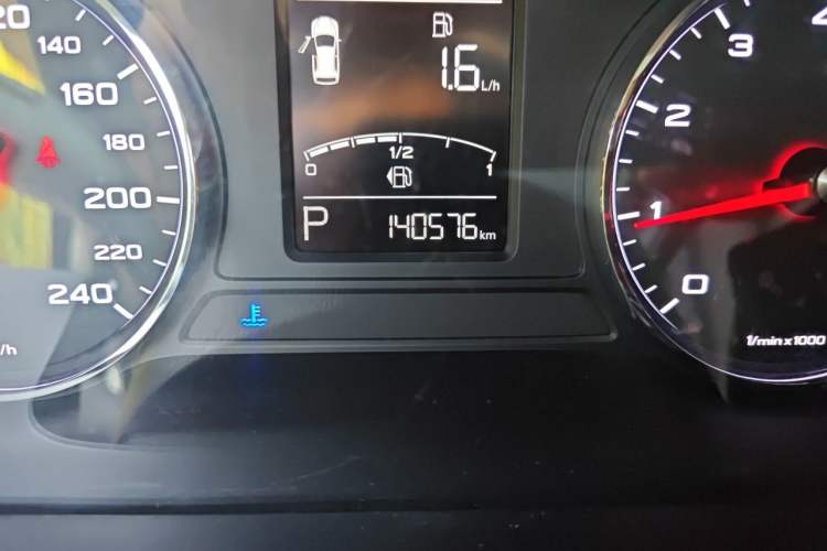 Used Roewe RX5 2018 20T Two-Wheel Drive Automatic Flagship Edition Odometer Close Up