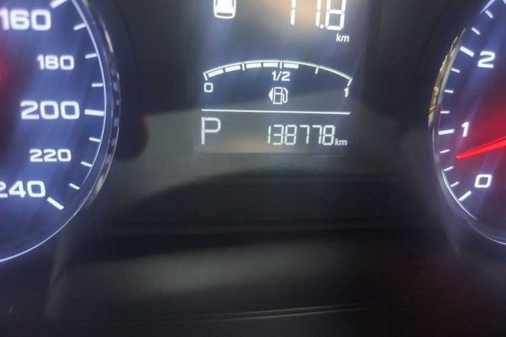 Used Roewe RX5 2018 20T Two-Wheel Drive Automatic Internet Smart Edition Odometer Close Up