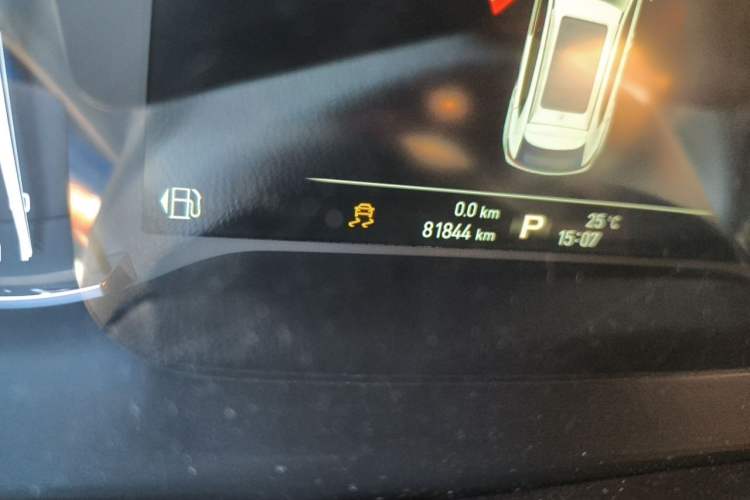 Used Roewe RX5 2018 30T Two-Wheel Drive Automatic Internet Black Gold Limited Edition Odometer Close Up
