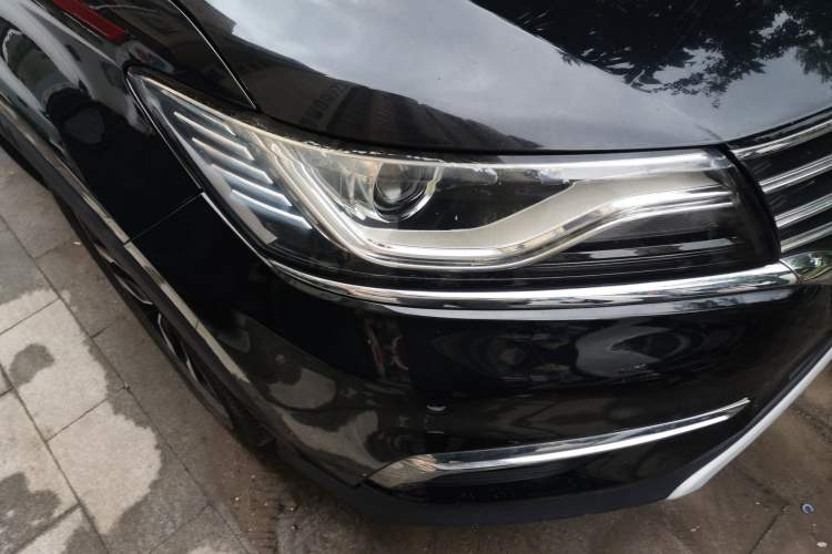 Used Roewe RX5 2018 20T Two-Wheel Drive Manual Internet Smart Edition Right Front Headlight