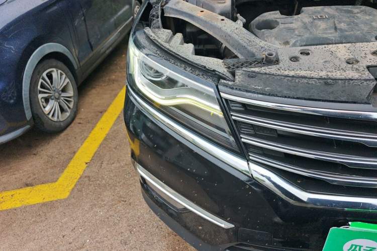 Used Roewe RX5 2018 20T Two-Wheel Drive Automatic Internet Smart Edition Right Front Headlight