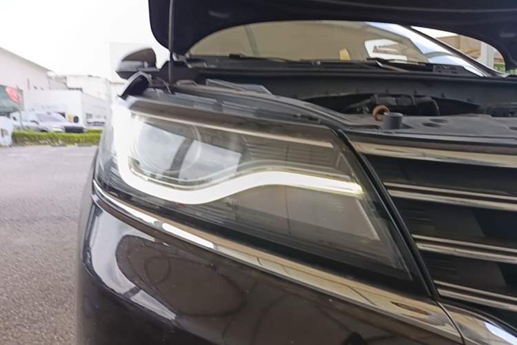Used Roewe RX5 2018 30T Two-Wheel Drive Automatic Internet Smart Edition Right Front Headlight