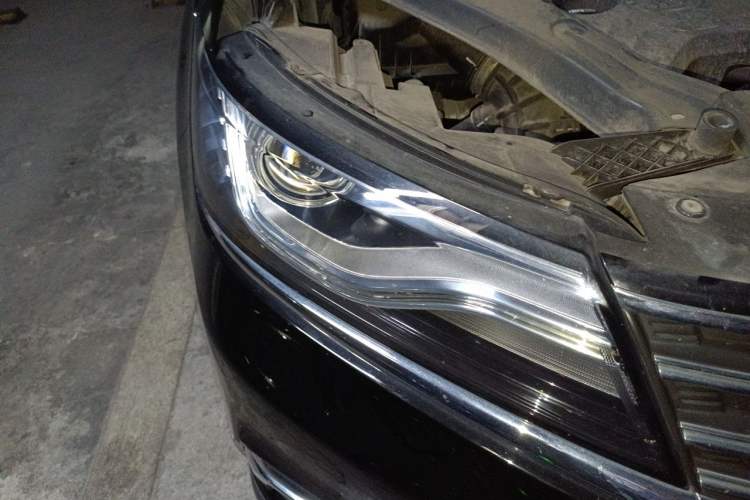 Used Roewe RX5 2018 20T Two-Wheel Drive Automatic Flagship Edition Right Front Headlight