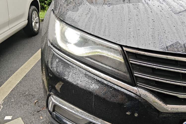 Used Roewe RX5 2018 20T Two-Wheel Drive Manual Flagship Edition Right Front Headlight