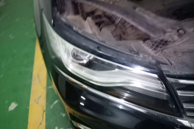 Used Roewe RX5 2018 20T Two-Wheel Drive Automatic Internet Smart Edition Right Front Headlight