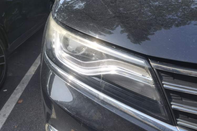 Used Roewe RX5 2018 20T Two-Wheel Drive Automatic Internet Smart Edition Right Front Headlight