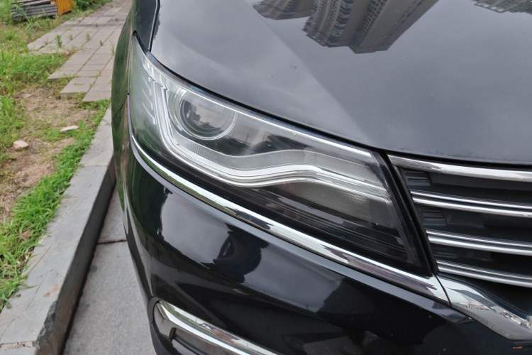 Used Roewe RX5 2018 20T Two-Wheel Drive Automatic Flagship Edition Right Front Headlight