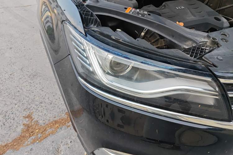 Used Roewe RX5 2018 20T Two-Wheel Drive Automatic Flagship Edition Right Front Headlight