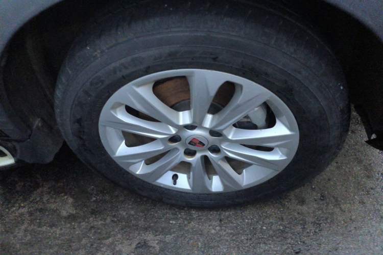 Used Roewe RX5 2018 20T Two-Wheel Drive Automatic Internet Smart Edition Right Front Wheel Hub