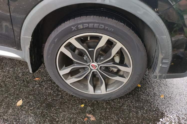 Used Roewe RX5 2018 30T Two-Wheel Drive Automatic Internet Platinum Edition Right Front Wheel Hub