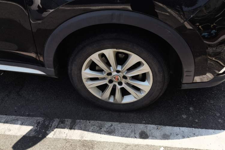 Used Roewe RX5 2018 20T Two-Wheel Drive Automatic Internet Smart Edition Right Front Wheel Hub