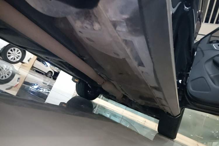 Used Roewe RX5 2018 30T Two-Wheel Drive Automatic Internet Smart Edition Right Side Sill