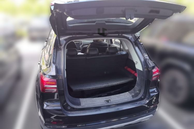 Used Roewe RX5 2018 20T Two-Wheel Drive Automatic Internet Smart Edition Trunk