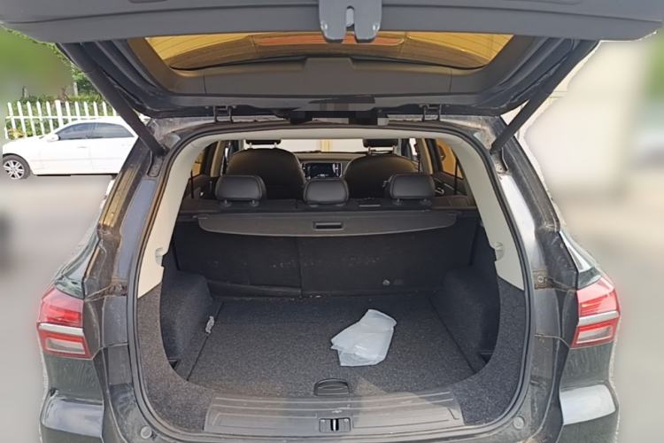 Used Roewe RX5 2018 30T Two-Wheel Drive Automatic Internet Smart Edition Trunk