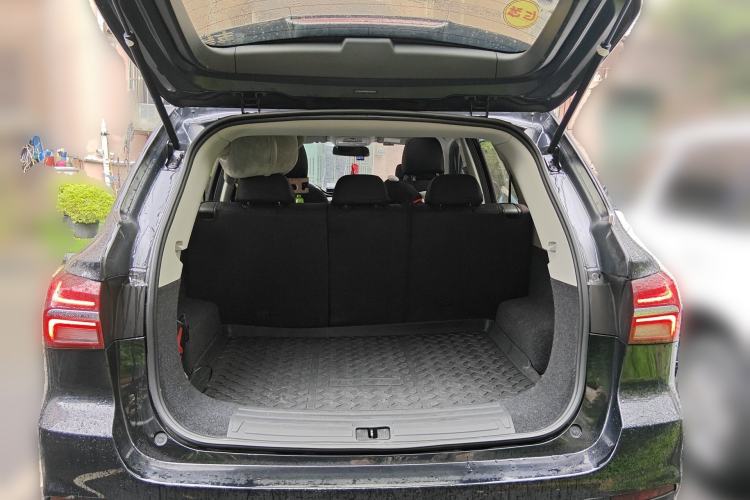 Used Roewe RX5 2018 20T Two-Wheel Drive Manual Flagship Edition Trunk