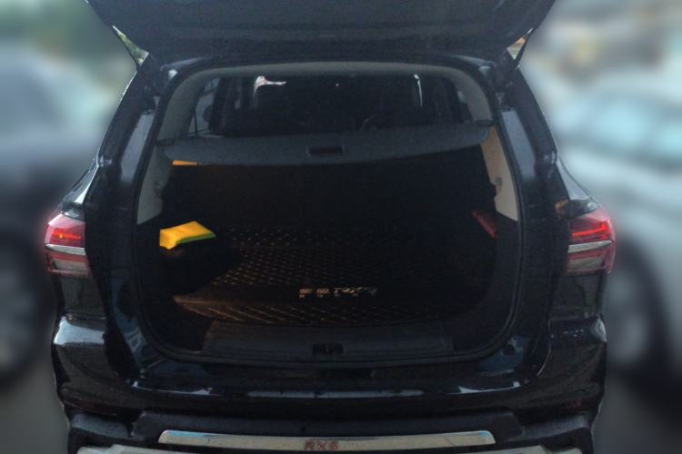 Used Roewe RX5 2018 20T Two-Wheel Drive Automatic Internet Smart Edition Trunk