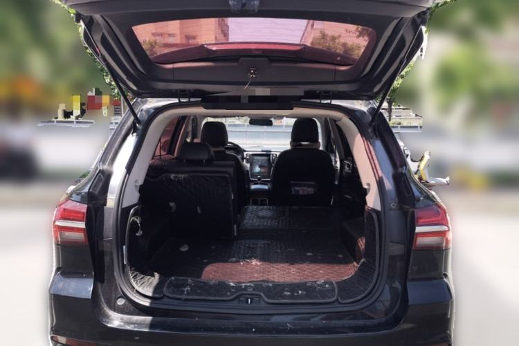 Used Roewe RX5 2018 20T Two-Wheel Drive Automatic Internet Smart Edition Trunk