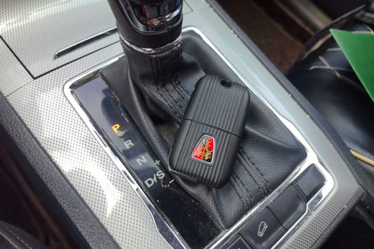Used Roewe RX5 2018 20T Two-Wheel Drive Automatic Internet Smart Edition Vehicle Key