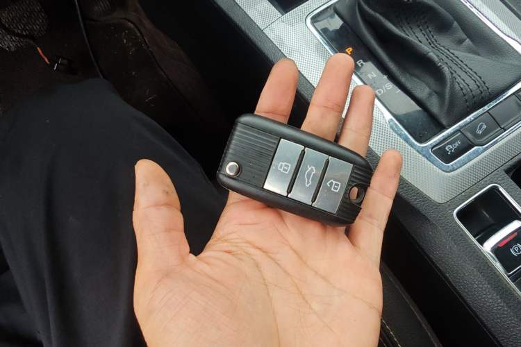 Used Roewe RX5 2018 20T Two-Wheel Drive Automatic Internet Smart Edition Vehicle Key