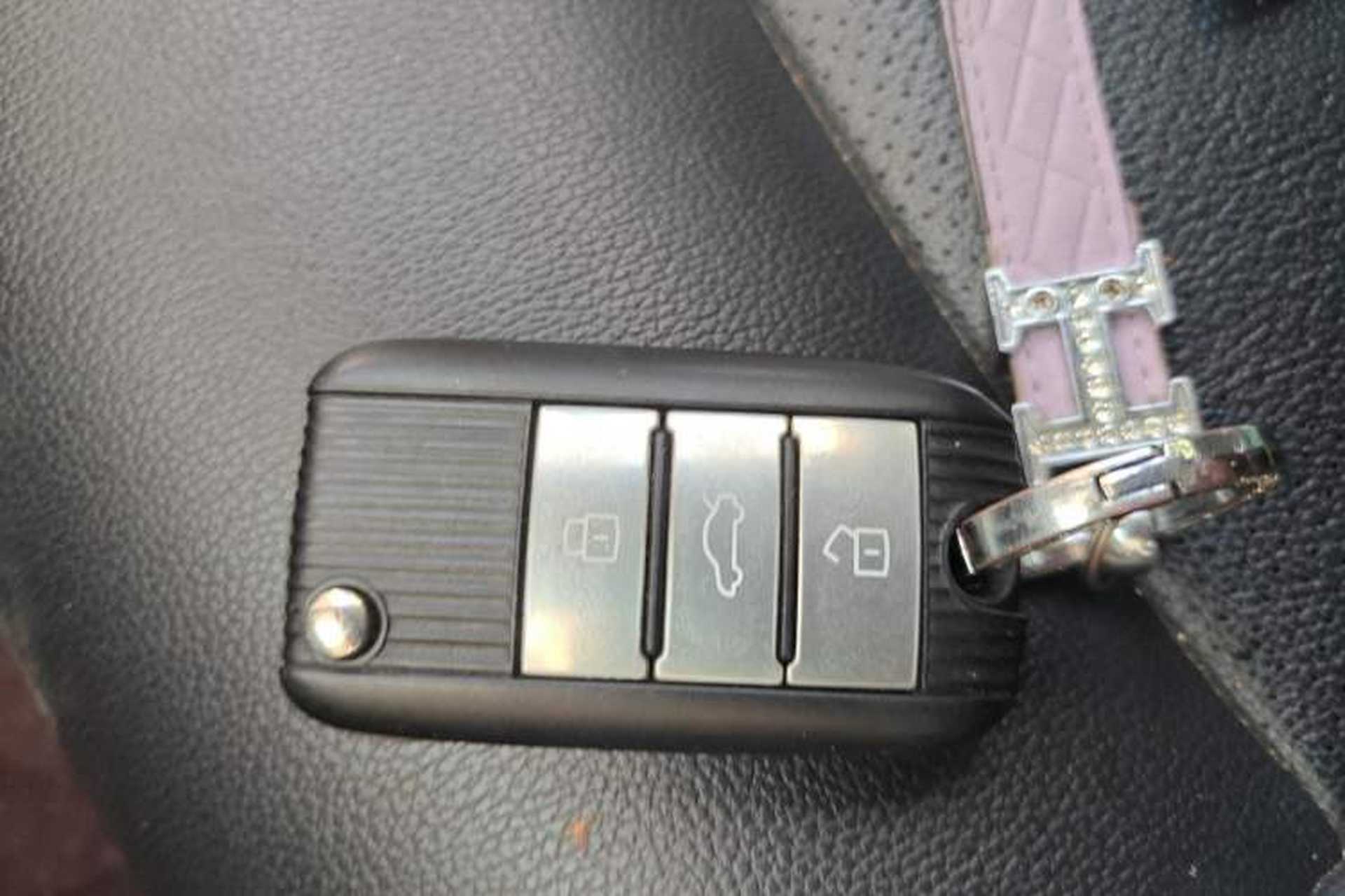 Used Roewe RX5 2018 20T Two-Wheel Drive Automatic Internet Smart Luxury Edition Vehicle Key