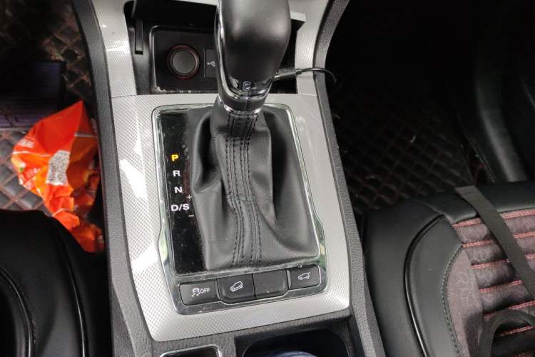 Used Roewe RX5 2018 30T Two-Wheel Drive Automatic Internet Platinum Edition Vehicle Key