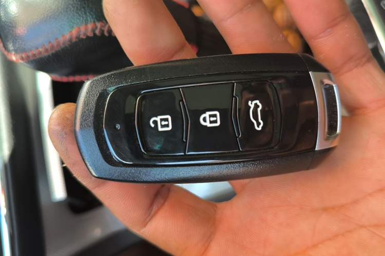 Used Roewe RX5 2018 30T Two-Wheel Drive Automatic Internet Black Gold Limited Edition Vehicle Key