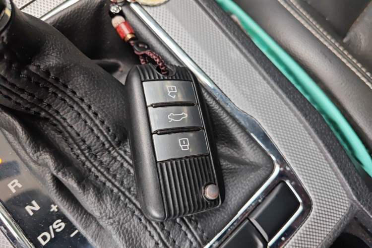 Used Roewe RX5 2018 20T Two-Wheel Drive Automatic Internet Smart Edition Vehicle Key