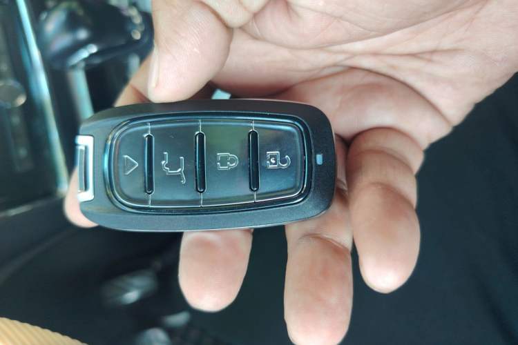 Used Roewe RX5 2018 20T Two-Wheel Drive Automatic Internet Smart Luxury Edition Vehicle Key