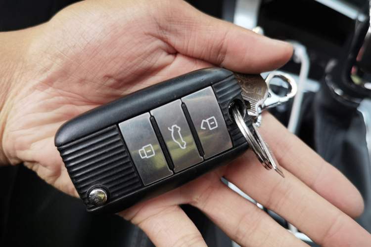 Used Roewe RX5 2018 20T Two-Wheel Drive Automatic Internet Smart Edition Vehicle Key