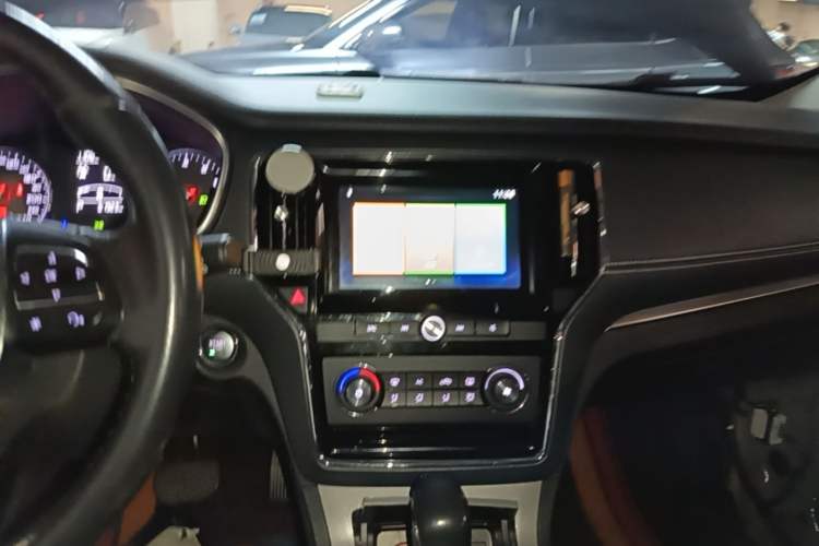 Used Roewe RX5 2018 20T Two-Wheel Drive Automatic Flagship Edition Audio And AC Panel