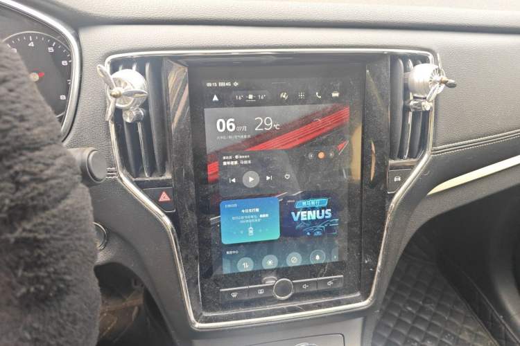 Used Roewe RX5 2018 20T Two-Wheel Drive Automatic Internet Smart Edition Audio And AC Panel