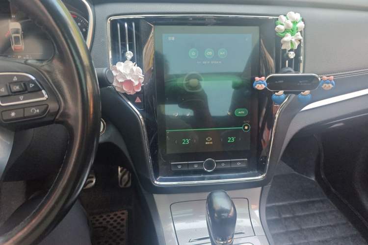 Used Roewe RX5 2018 20T Two-Wheel Drive Automatic Internet Smart Luxury Edition Audio And AC Panel