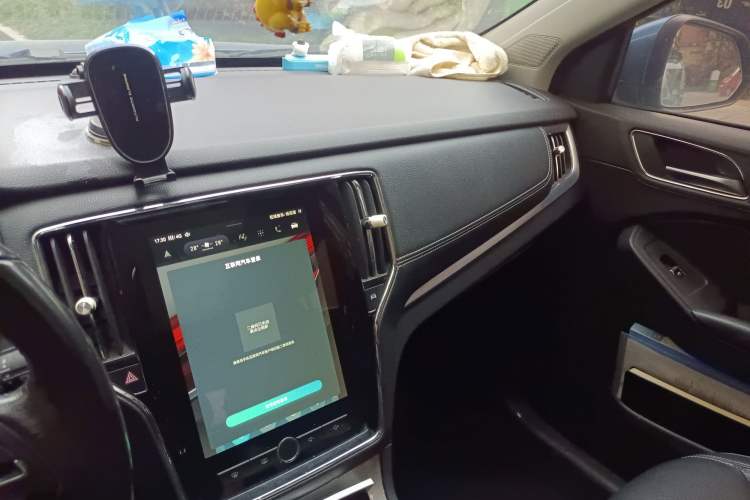 Used Roewe RX5 2018 20T Two-Wheel Drive Manual Internet Smart Edition Audio And AC Panel