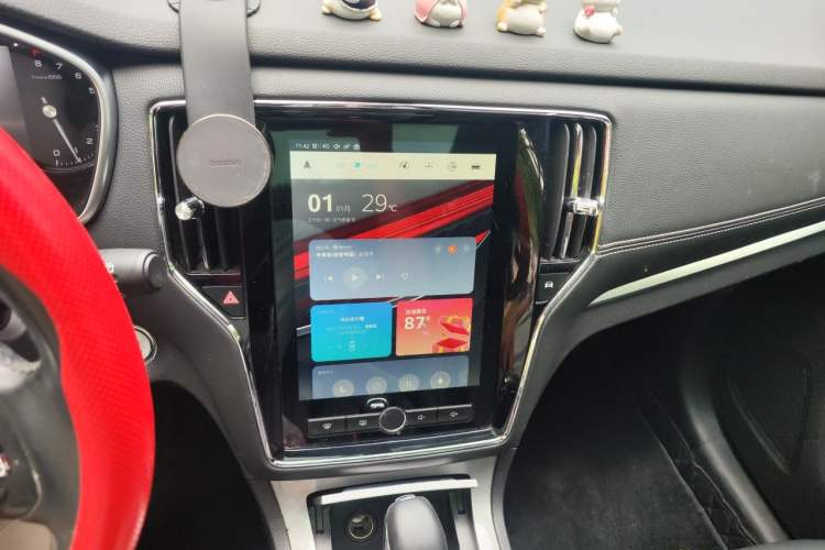 Used Roewe RX5 2018 20T Two-Wheel Drive Automatic Internet Smart Luxury Edition Audio And AC Panel