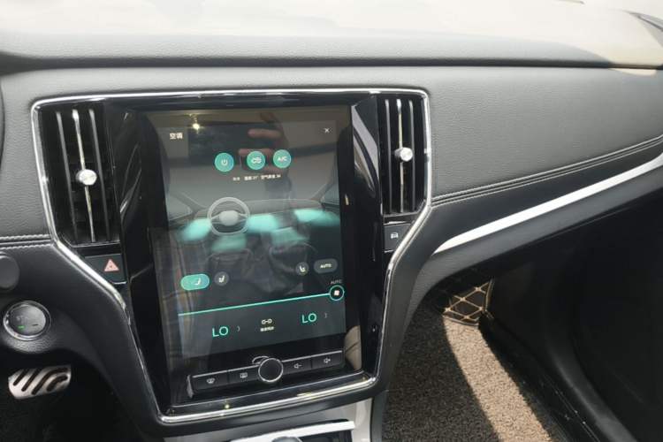 Used Roewe RX5 2018 20T Two-Wheel Drive Automatic Internet Smart Edition Audio And AC Panel