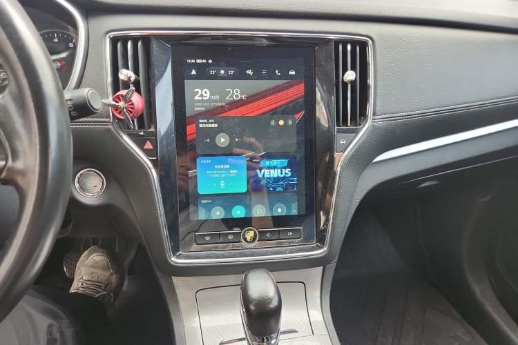 Used Roewe RX5 2018 20T Two-Wheel Drive Automatic Internet Smart Edition Audio And AC Panel