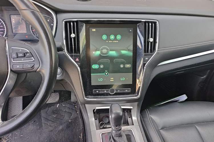 Used Roewe RX5 2018 20T Two-Wheel Drive Automatic Internet Smart Edition Audio And AC Panel