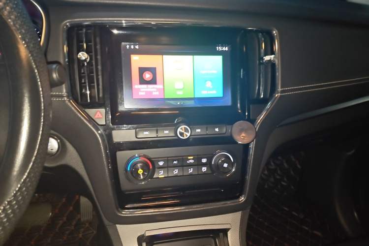 Used Roewe RX5 2018 20T Two-Wheel Drive Automatic Flagship Edition Audio And AC Panel