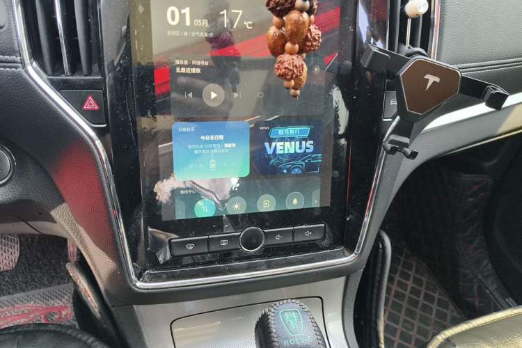 Used Roewe RX5 2018 20T Two-Wheel Drive Automatic Internet Smart Edition Audio And AC Panel