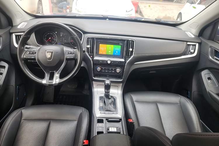 Used Roewe RX5 2018 20T Two-Wheel Drive Automatic Flagship Edition Center Console