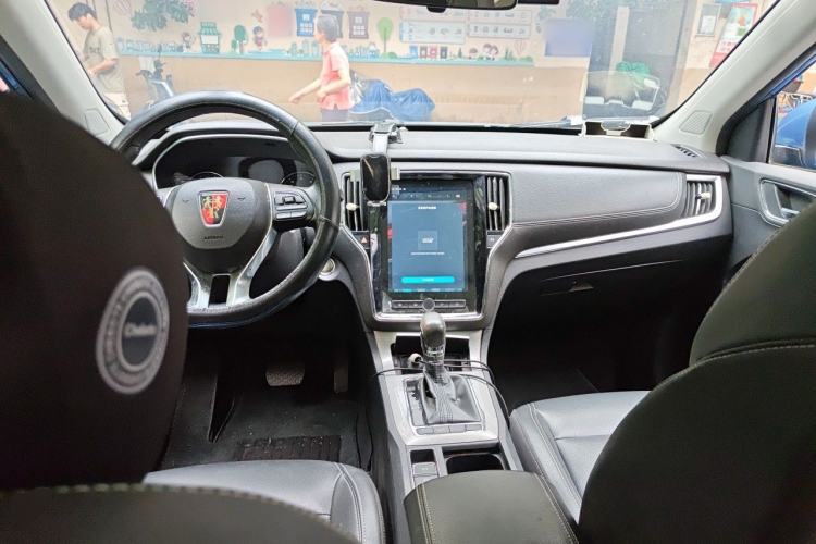 Used Roewe RX5 2018 20T Two-Wheel Drive Automatic Internet Smart Edition Center Console